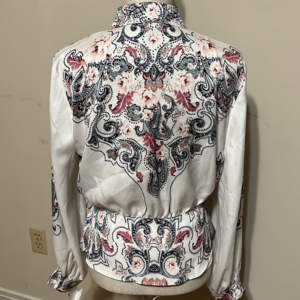Inc faux wrap blouse. Blue paisley and floral , sz large - Picture 5 of 12